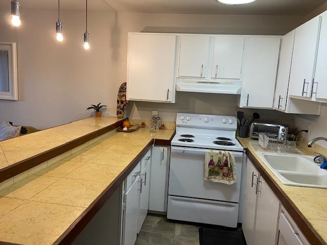 3740 Lower Honoapiilani Road, Unit G205 Lahaina, HI 96761 - Photo 5 of 8 a kitchen with a stove and a sink