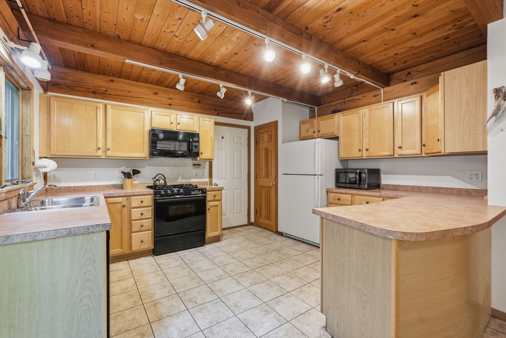 470 Montague Road Sunderland, MA 01375 - Photo 11 of 42
