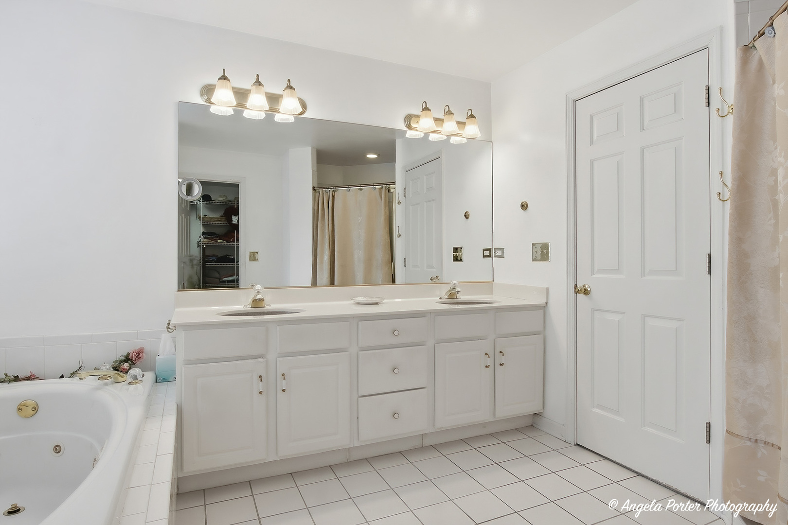 7390 Bittersweet Drive Gurnee, IL 60031 - Photo 19 of 26 a spacious bathroom with a double vanity sink mirror and bathtub