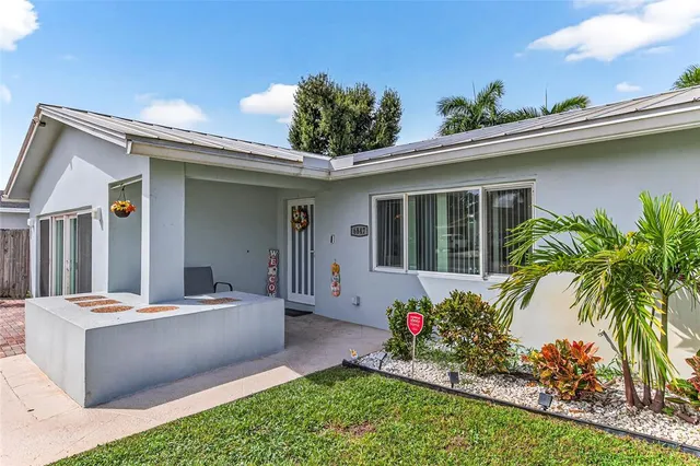 a front view of house with yard