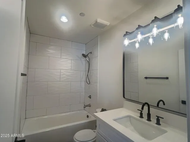 $2,700 | 2502 East Paradise Lane, Unit 6, Phoenix, AZ 85032