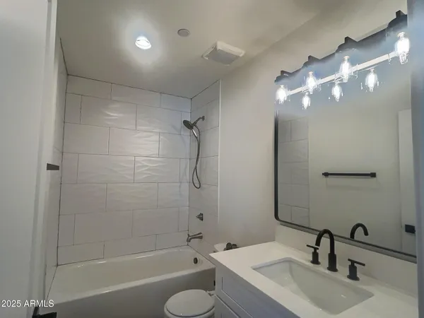 $2,550 | 2502 East Paradise Lane, Unit 1, Phoenix, AZ 85032