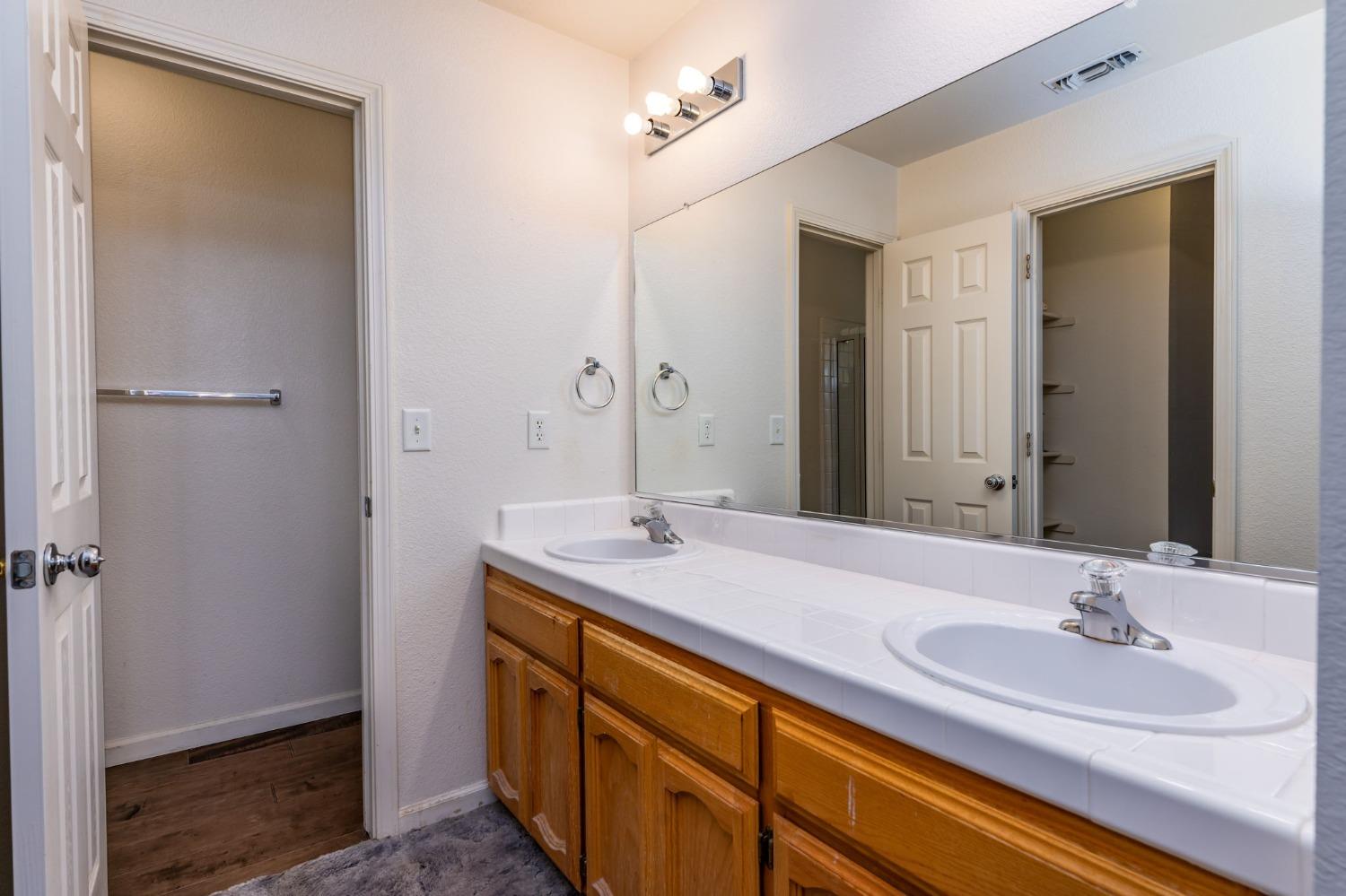 43142 Ellen Mine Road Coarsegold, CA 93614 - Photo 23 of 29 a bathroom with a sink and a mirror