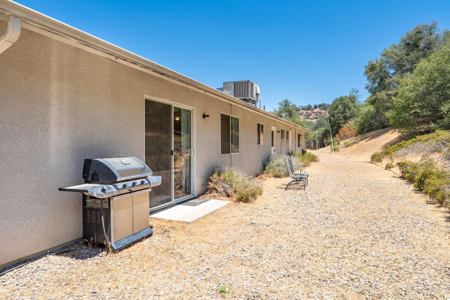 43142 Ellen Mine Road Coarsegold, CA 93614 - Photo 25 of 29 a balcony with furniture and a flat screen tv