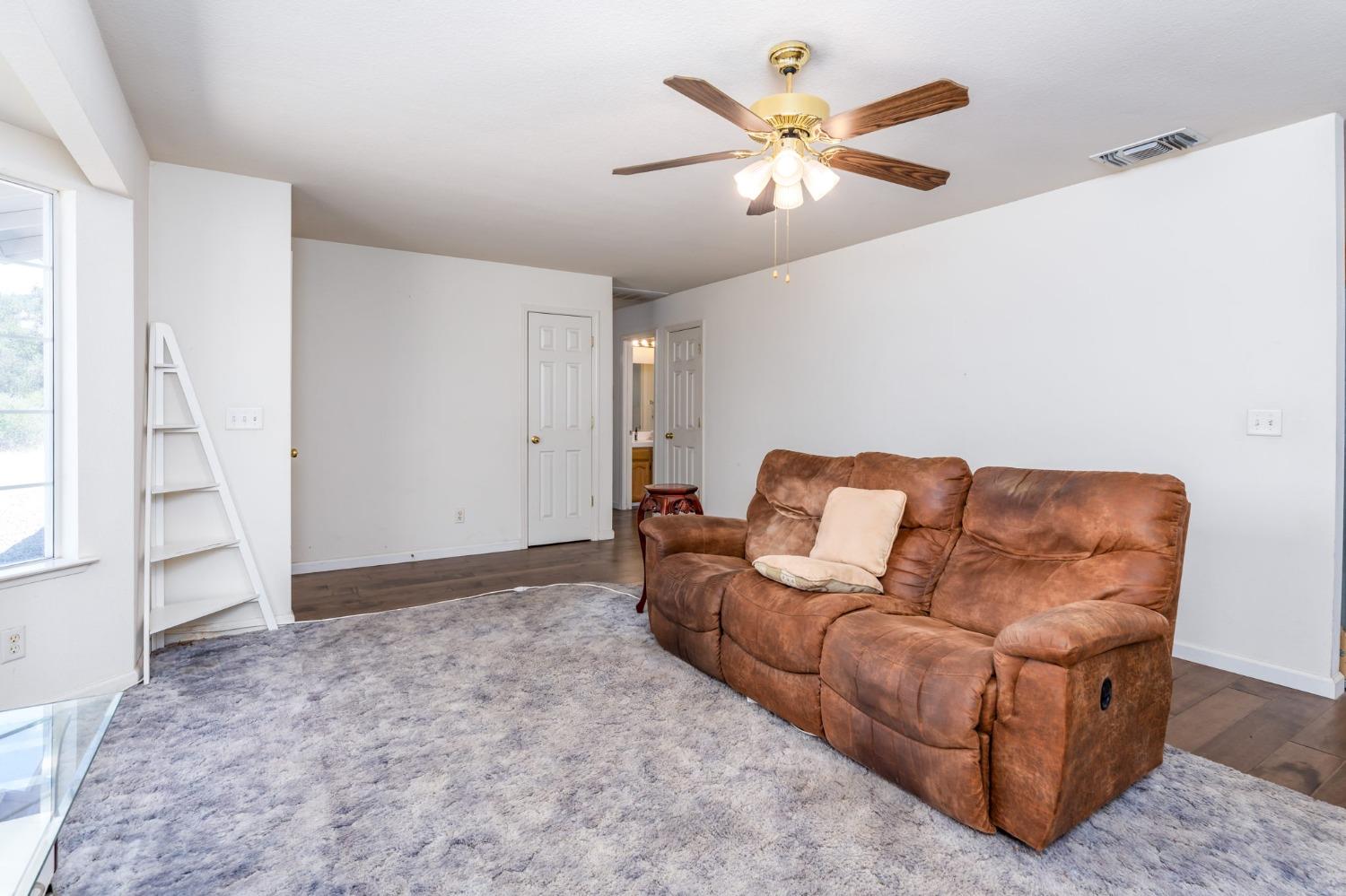 43142 Ellen Mine Road Coarsegold, CA 93614 - Photo 10 of 29 a living room with furniture