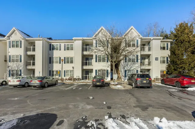 $2,300 | 1036 Waterford Drive, Edison, NJ 08817