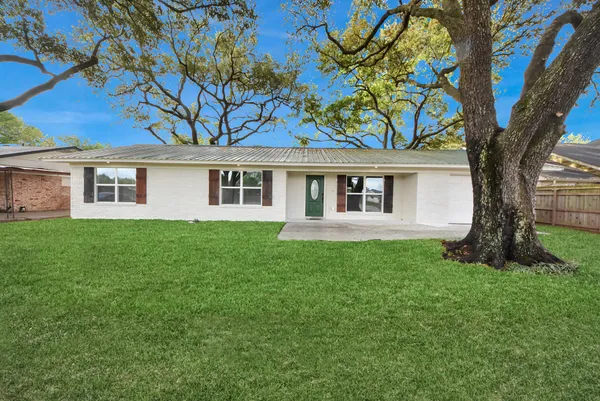 $299,000 | 227 Highway 90, Sealy, TX 77474