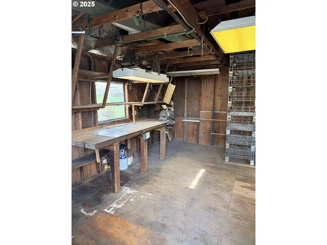 a view of a storage & utility room