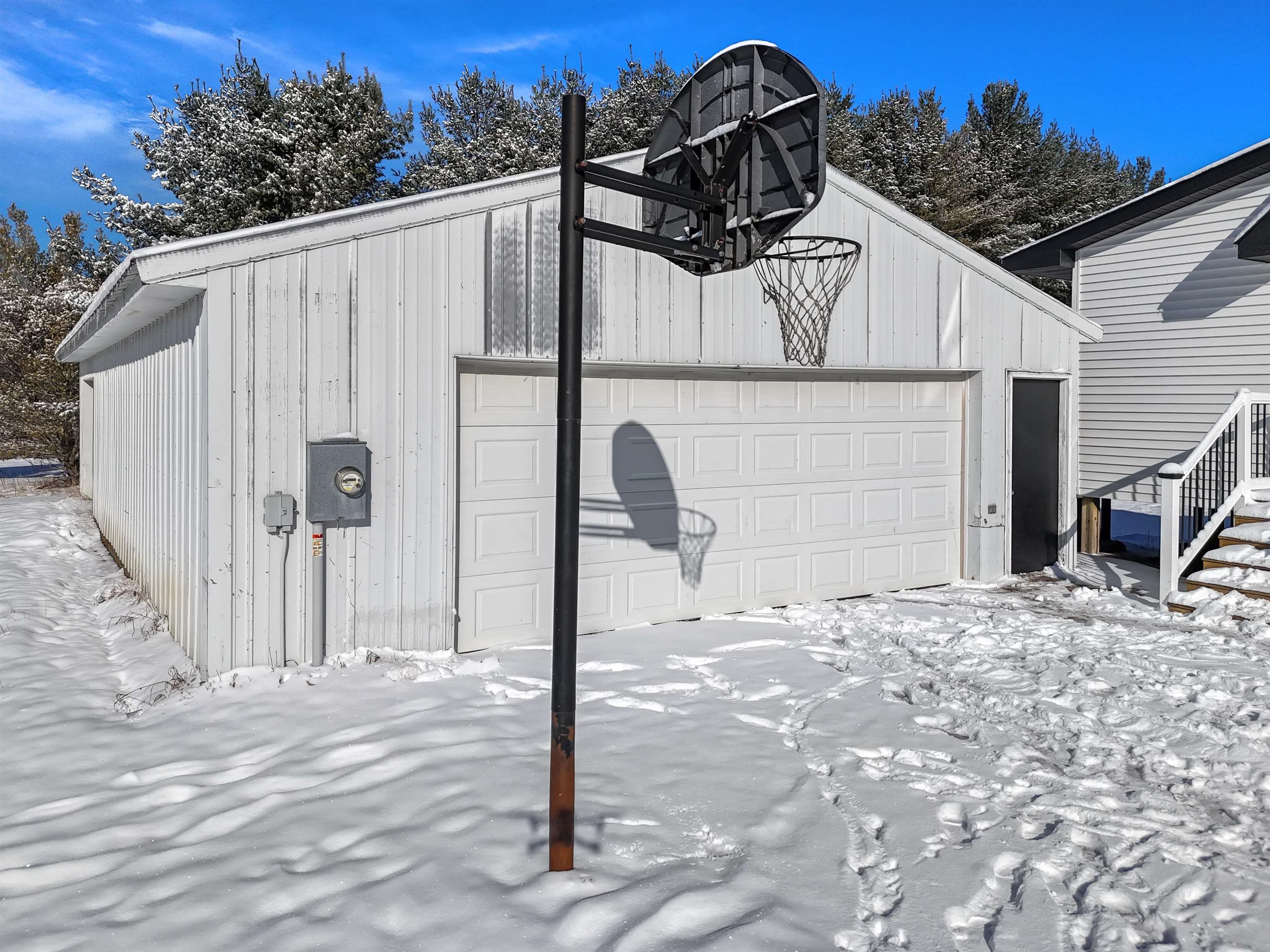 20 South 35 Road Cadillac, MI 49601 - Photo 4 of 47