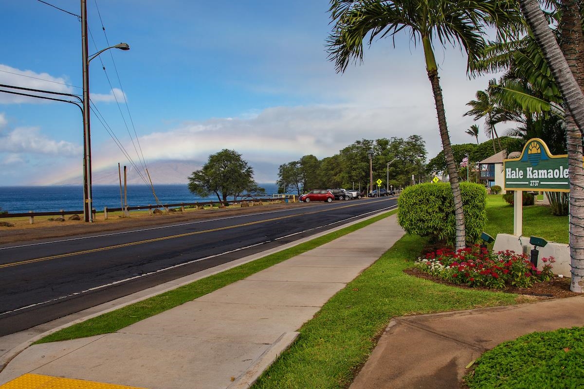 2737 South Kihei Road, Unit 126 Kihei, HI 96753 - Photo 20 of 25 a view of a street with sitting area