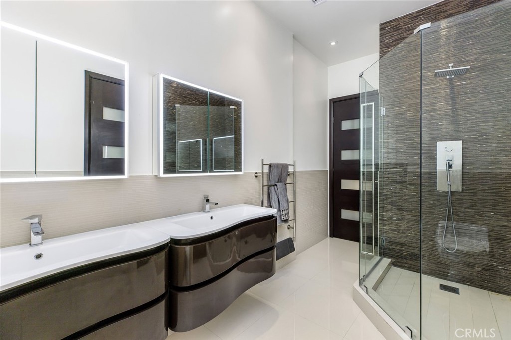 207 Saddlebow Road Bell Canyon, CA 91307 - Photo 17 of 33 a bathroom with a sink and a mirror