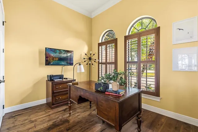 a living room with lots of furniture and a rug