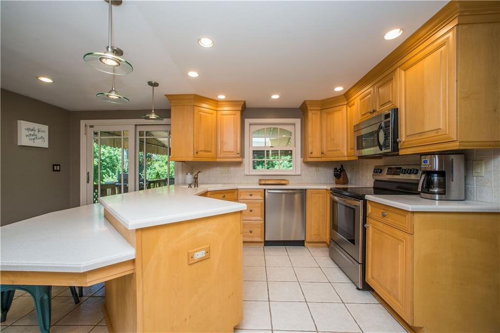 736 Scrubgrass Road Pittsburgh, PA 15243 - Photo 8 of 25 Gallery Image 8
