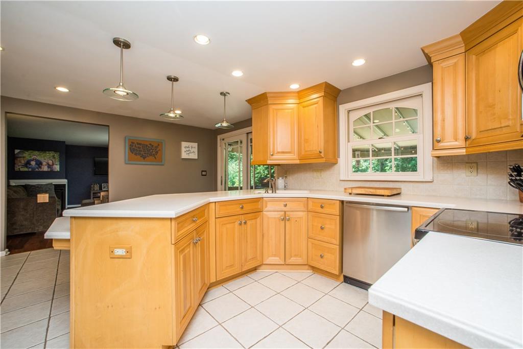 736 Scrubgrass Road Pittsburgh, PA 15243 - Photo 9 of 25 Gallery Image 9