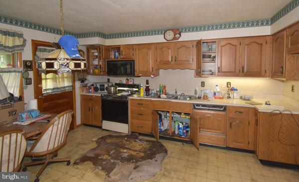 9214 Gardenia Road Baltimore, MD 21236 - Photo 13 of 15 Kitchen
