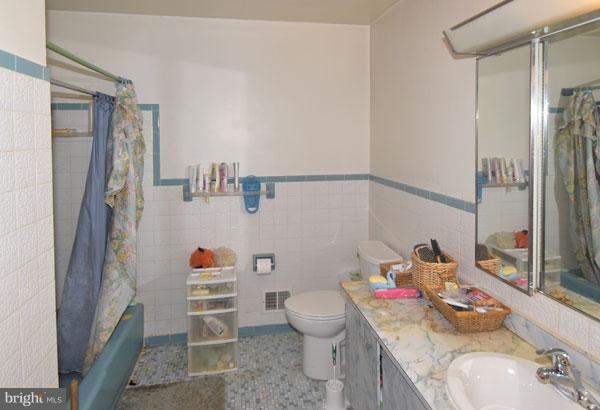 9214 Gardenia Road Baltimore, MD 21236 - Photo 9 of 15 Bath