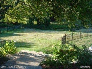 980 Sandhurst Road Bloomfield Hills, MI 48302 - Photo 7 of 18 Back View