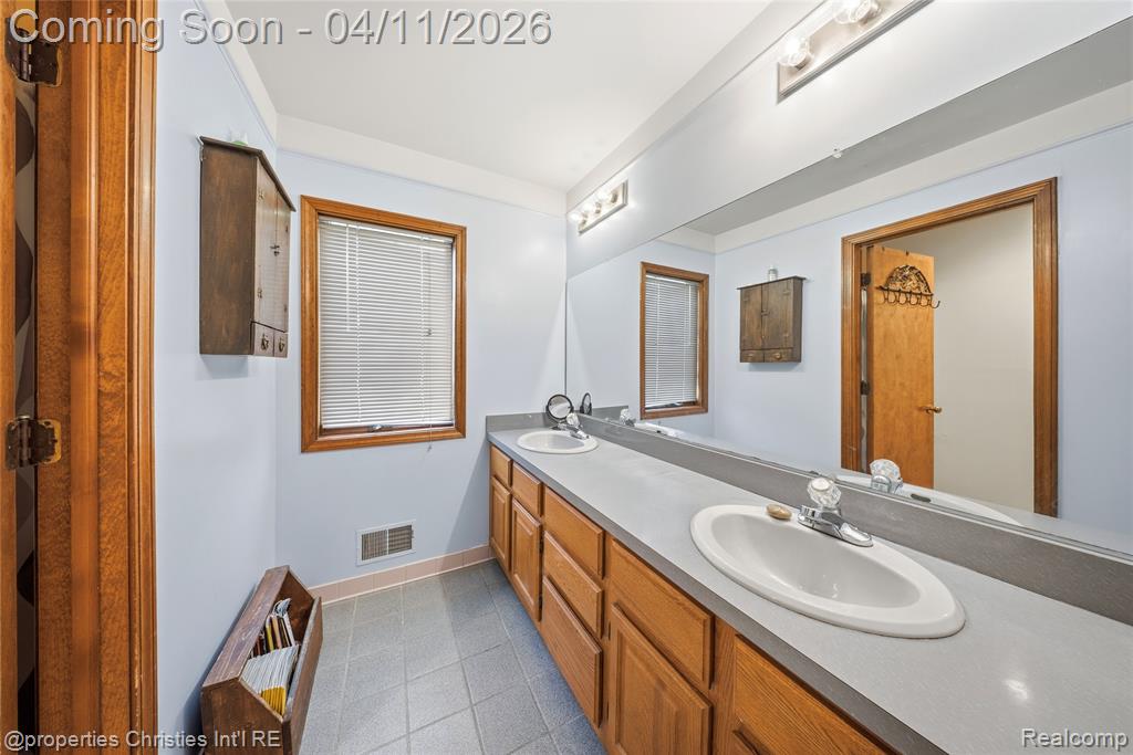 24760 Arsenal Road Flat Rock, MI 48134 - Photo 47 of 61