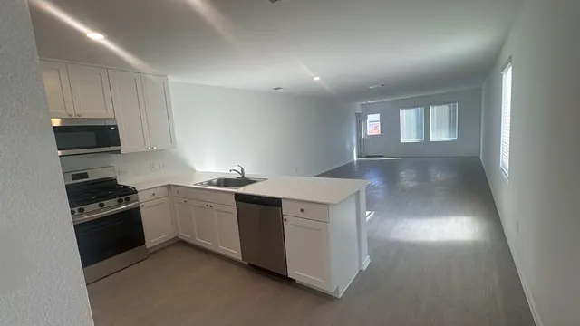 $2,095 | 208 Skyfire Street, Hutto, TX 78634