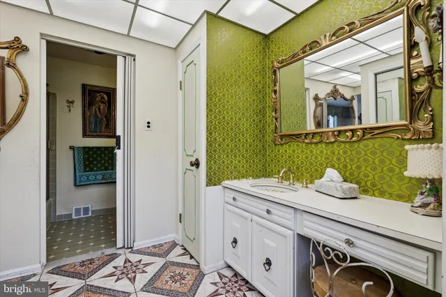 $999,999 | 341 Cedar Road, Elkins Park, PA 19027