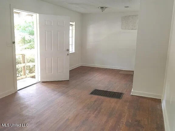 1734 Dixie Drive Jackson, MS 39209 - Photo 2 of 9 2