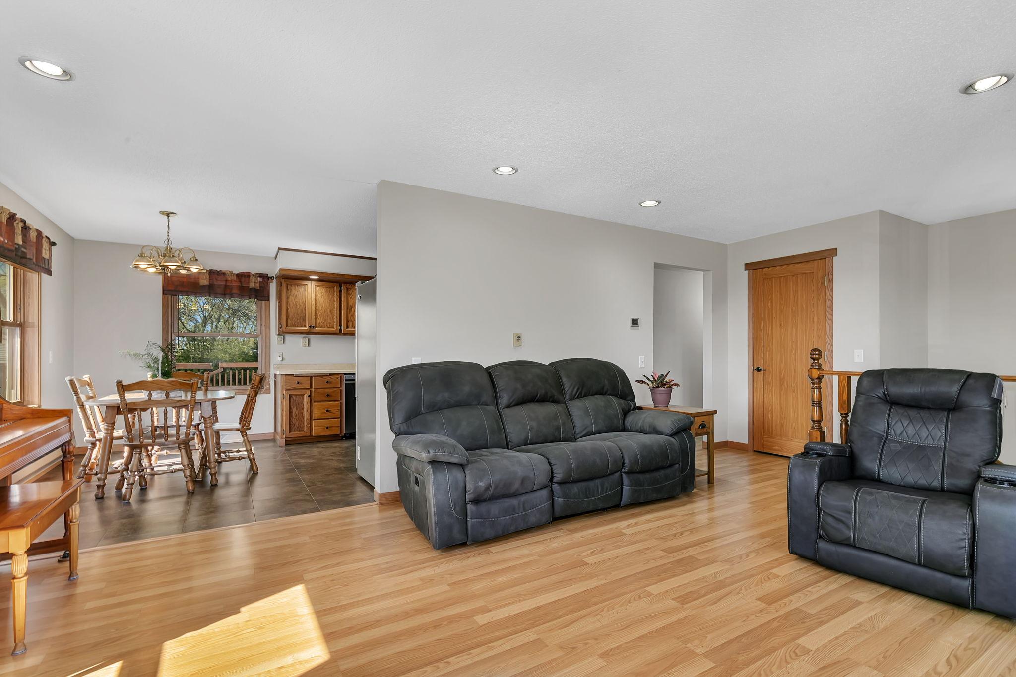 7481 State Street Clear Lake, MN 55319 - Photo 10 of 27