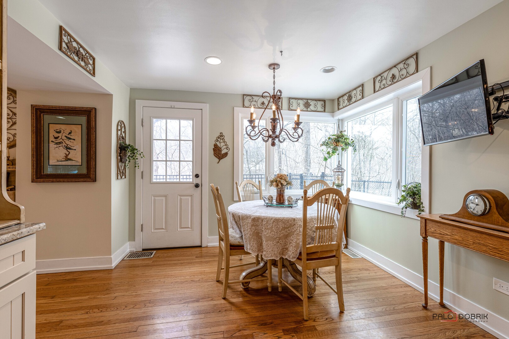 3386 Old McHenry Road Long Grove, IL 60047 - Photo 9 of 48 a dining room with furniture and window