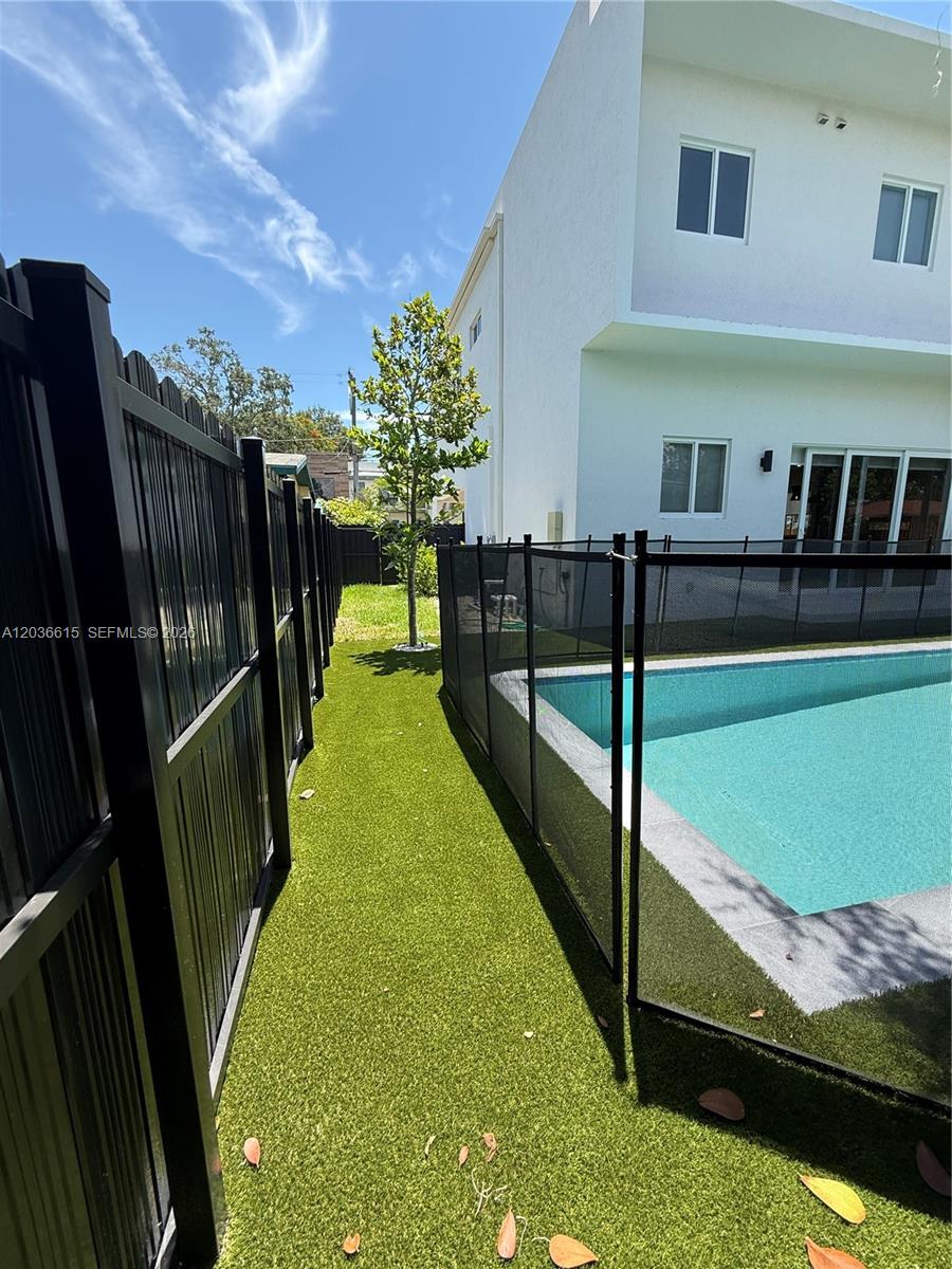 3326 Elizabeth Street Miami, FL 33133 - Photo 25 of 59