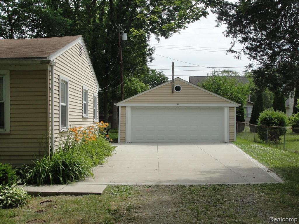3525 Alida Avenue Rochester Hills, MI 48309 - Photo 3 of 16