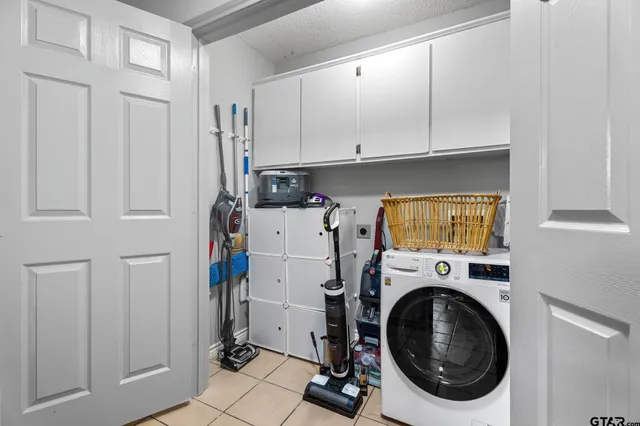 a view of a storage & utility room with washer and dryer