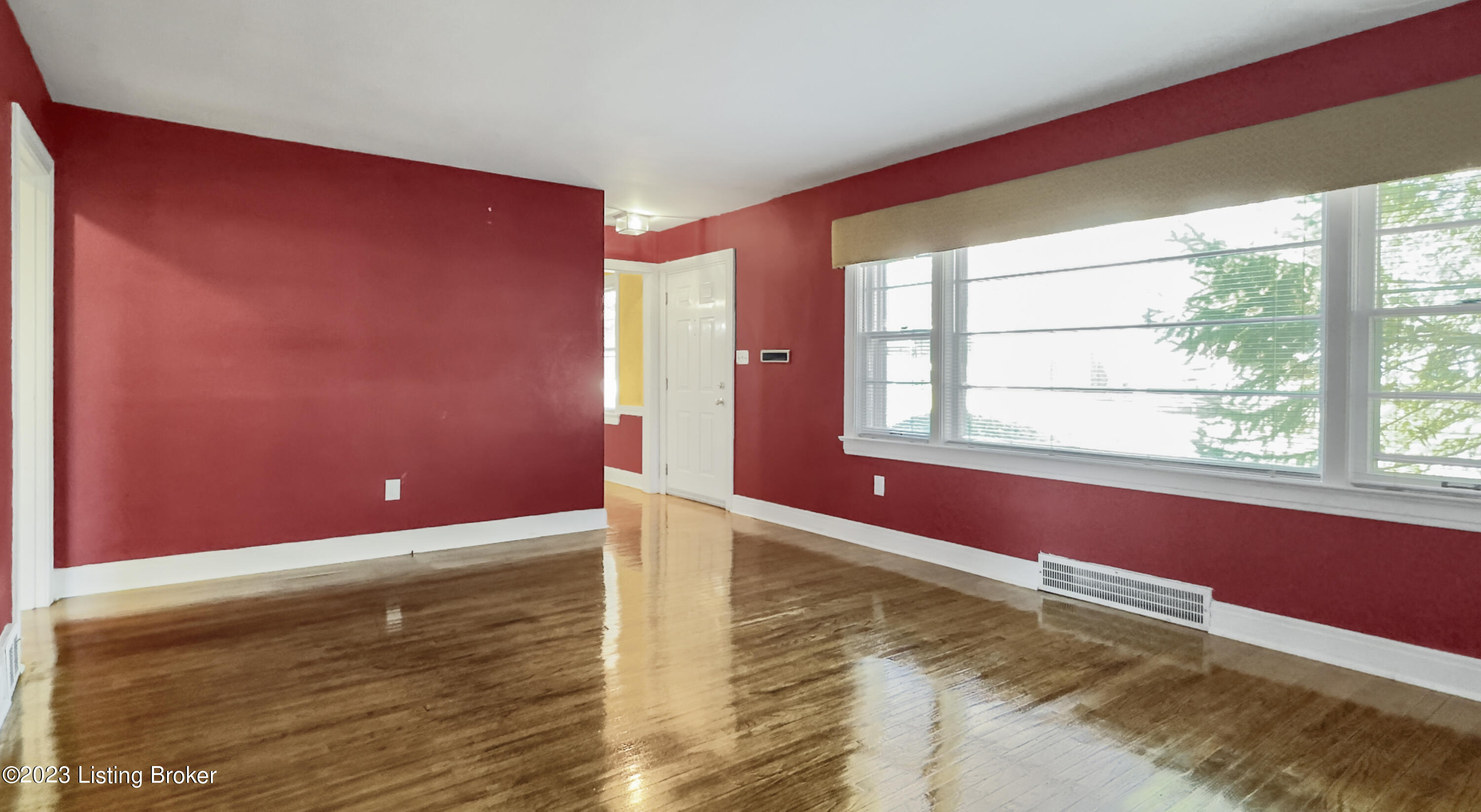 200 Fairmeade Road Louisville, KY 40207 - Photo 4 of 39 Living Room