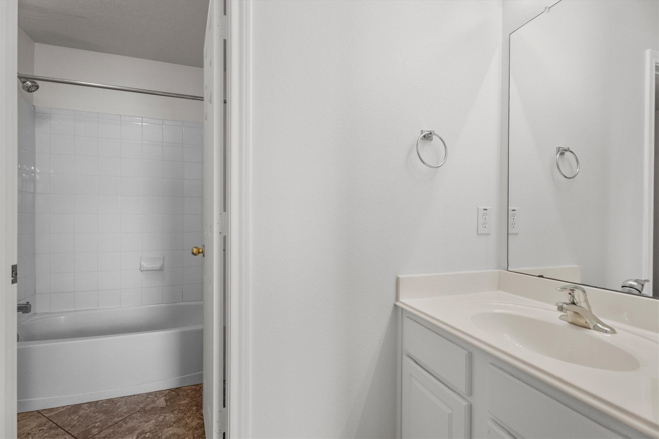 2507 Grayfeather Court Spring, TX 77388 - Photo 21 of 37 Secondary bathroom featuring a white vanity with a mirror, a single sink, and a bathtub with a tiled shower surround.