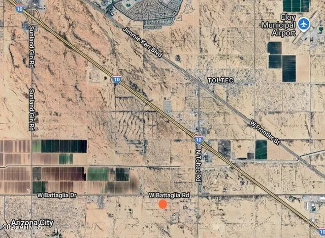 a black and white photo of a room