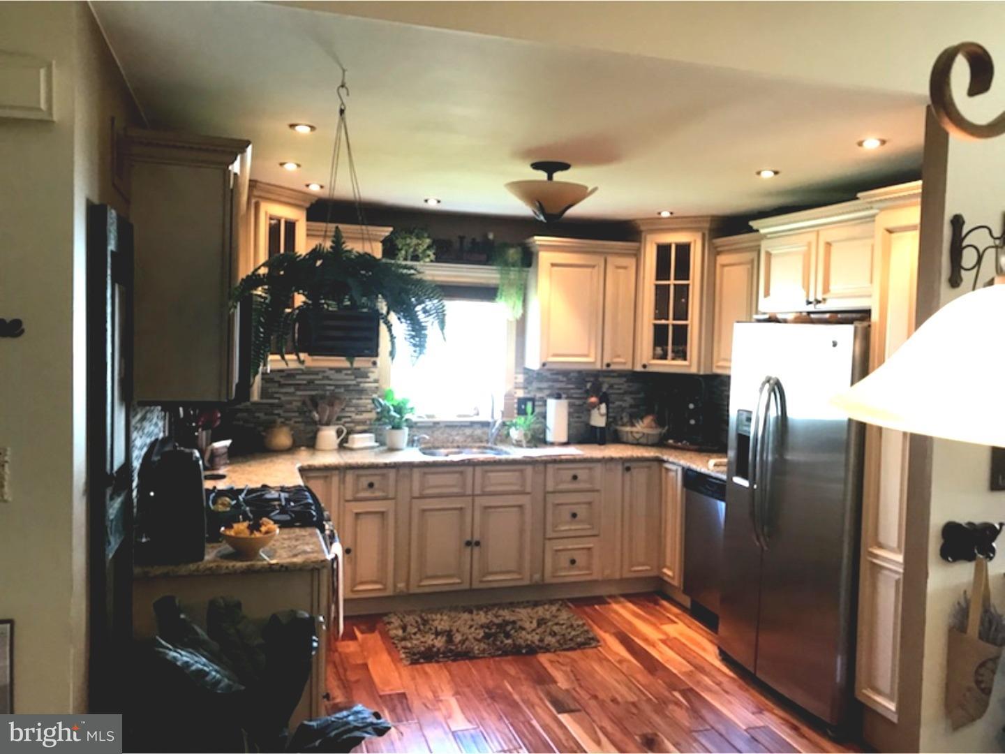 409 Densmore Road Philadelphia, PA 19116 - Photo 3 of 18 Kitchen
