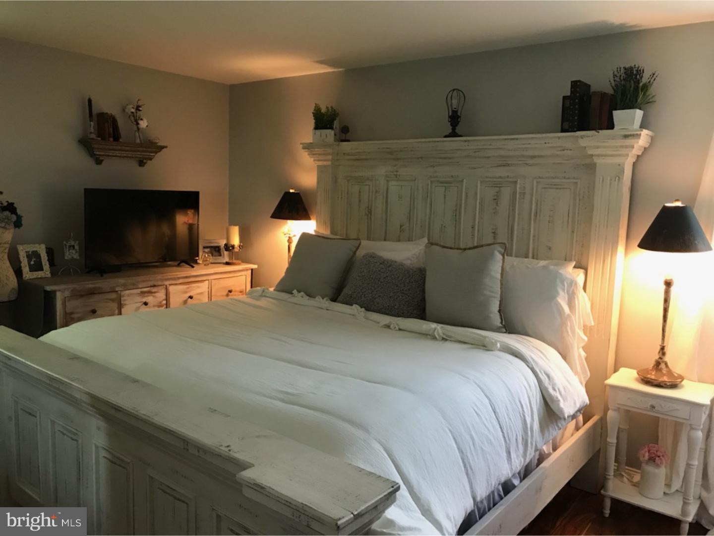 409 Densmore Road Philadelphia, PA 19116 - Photo 9 of 18 Bedroom - Main
