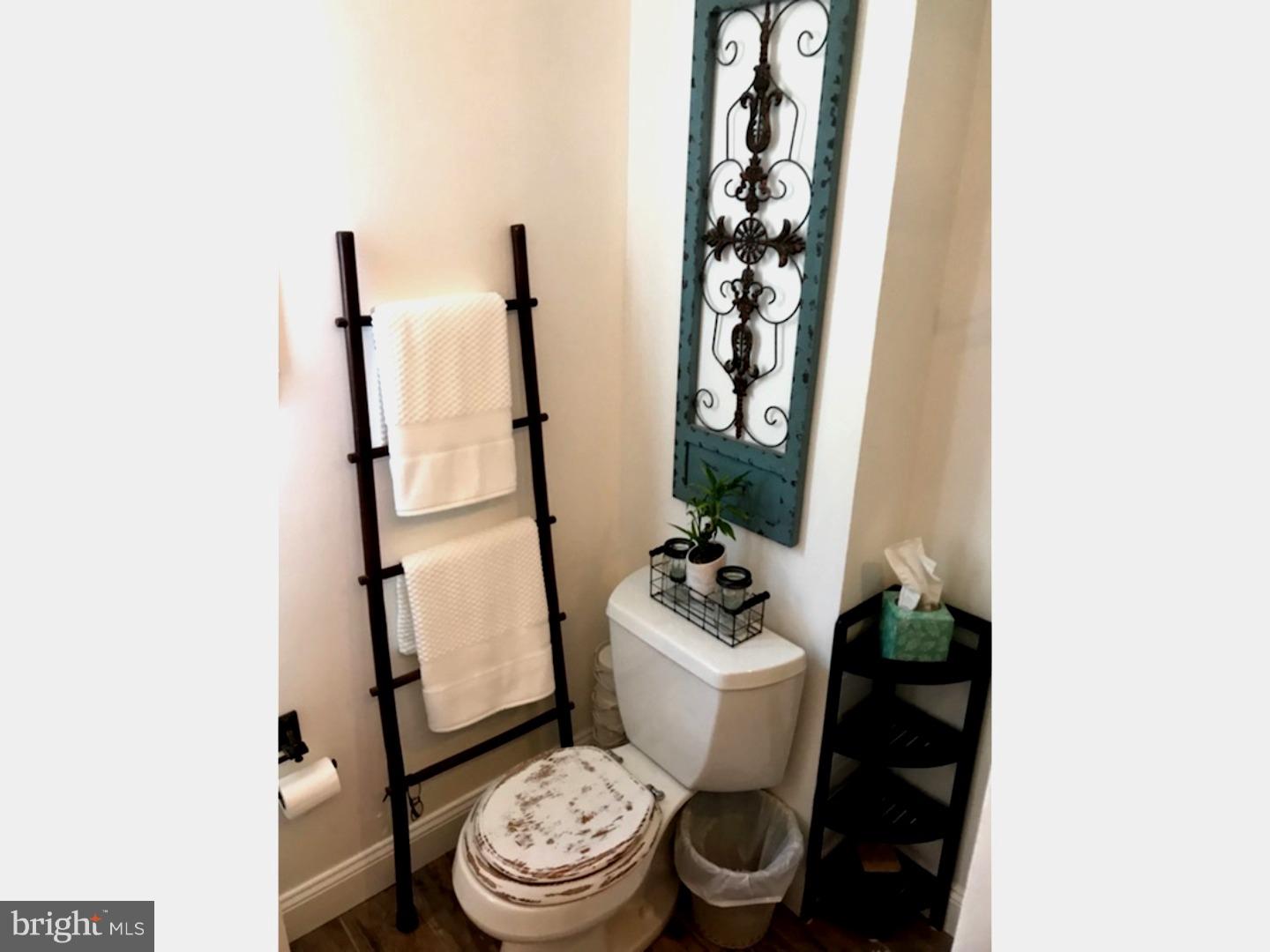 409 Densmore Road Philadelphia, PA 19116 - Photo 10 of 18 Bathroom
