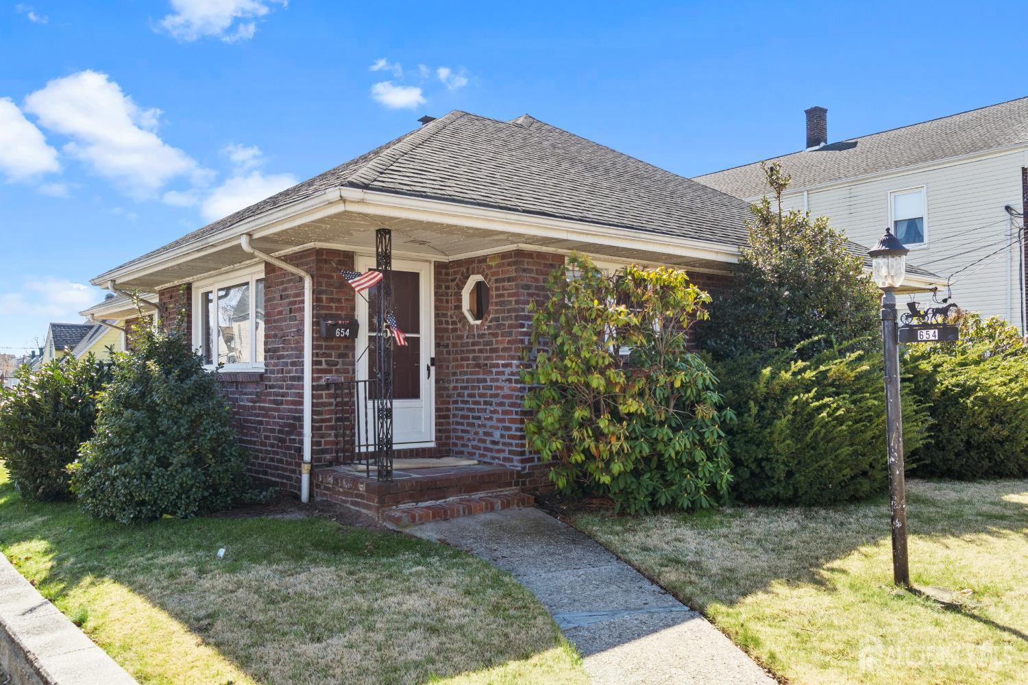 654 Colgate Avenue Perth Amboy, NJ 08861 - Photo 2 of 18