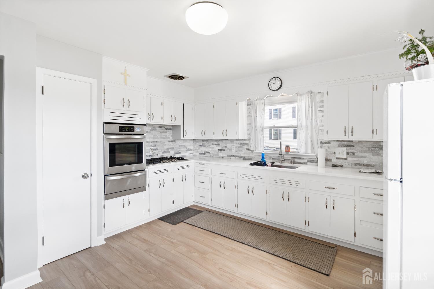 654 Colgate Avenue Perth Amboy, NJ 08861 - Photo 5 of 18