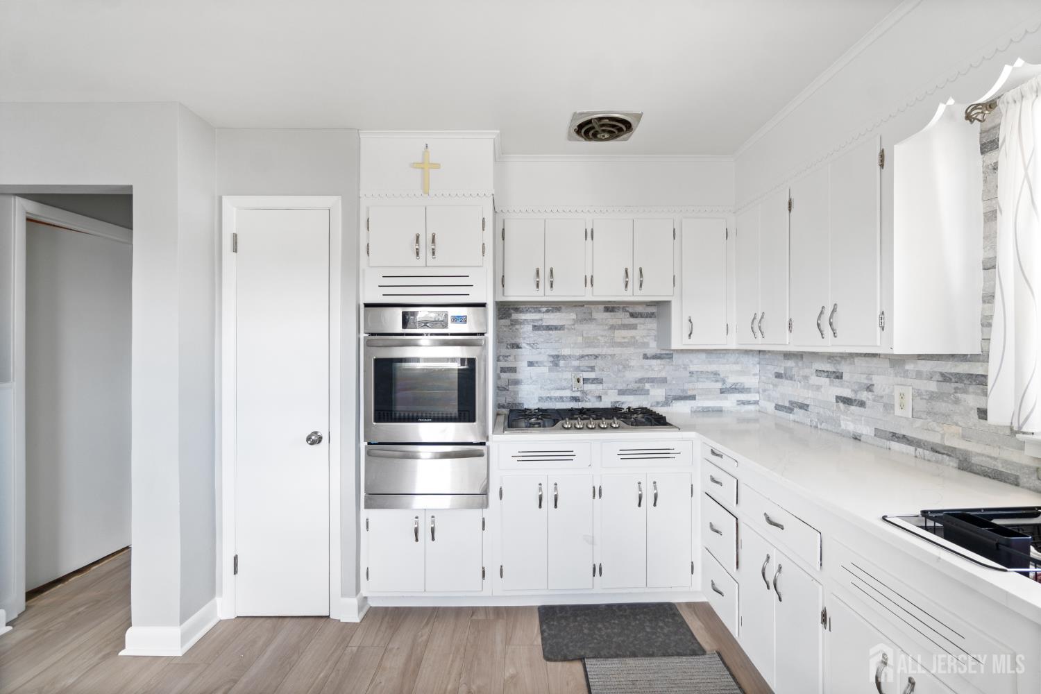 654 Colgate Avenue Perth Amboy, NJ 08861 - Photo 6 of 18