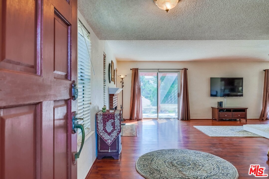 14293 Martin Place Riverside, CA 92503 - Photo 5 of 21