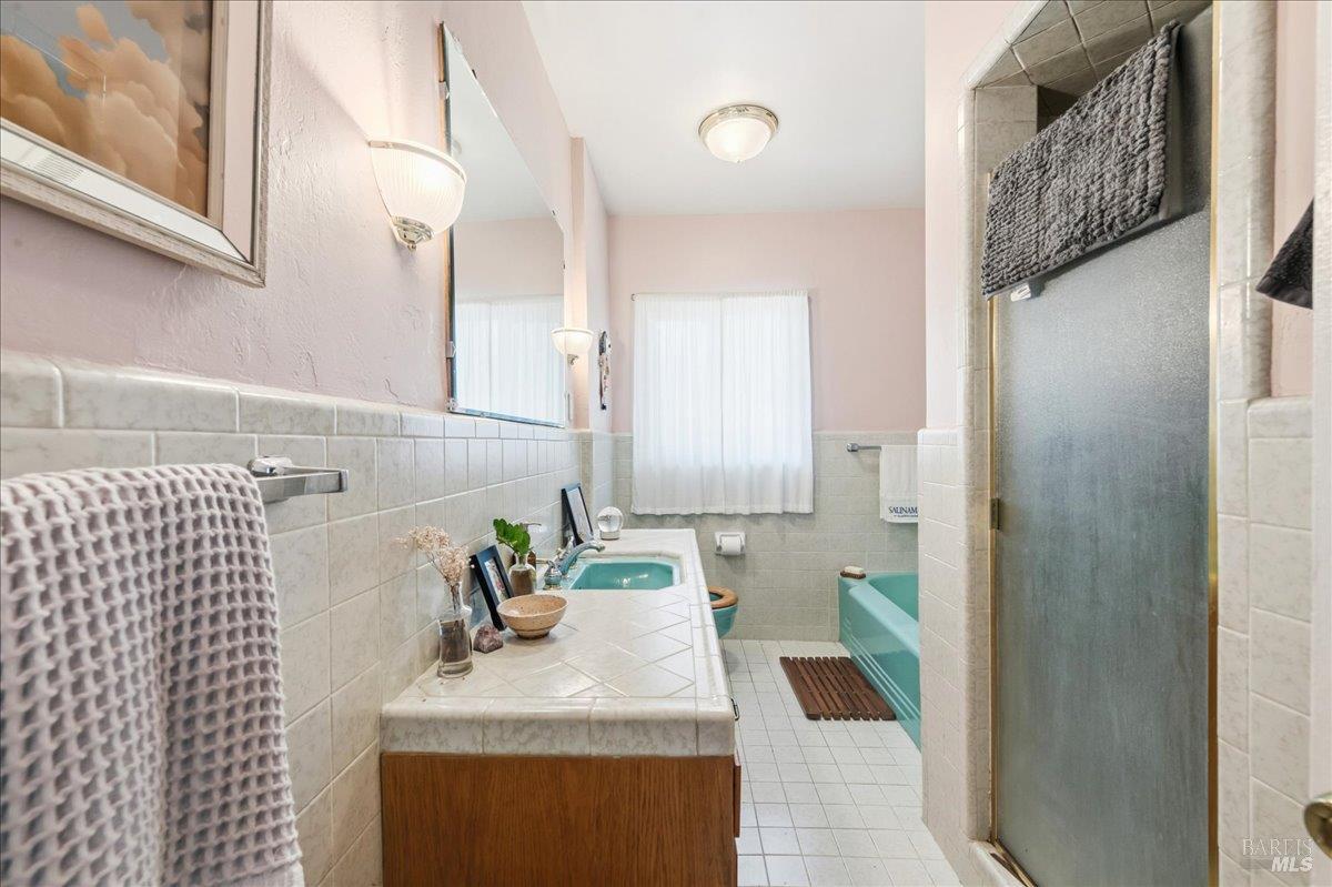 3306 Jordan Road Oakland, CA 94602 - Photo 19 of 41 Guest Bathroom