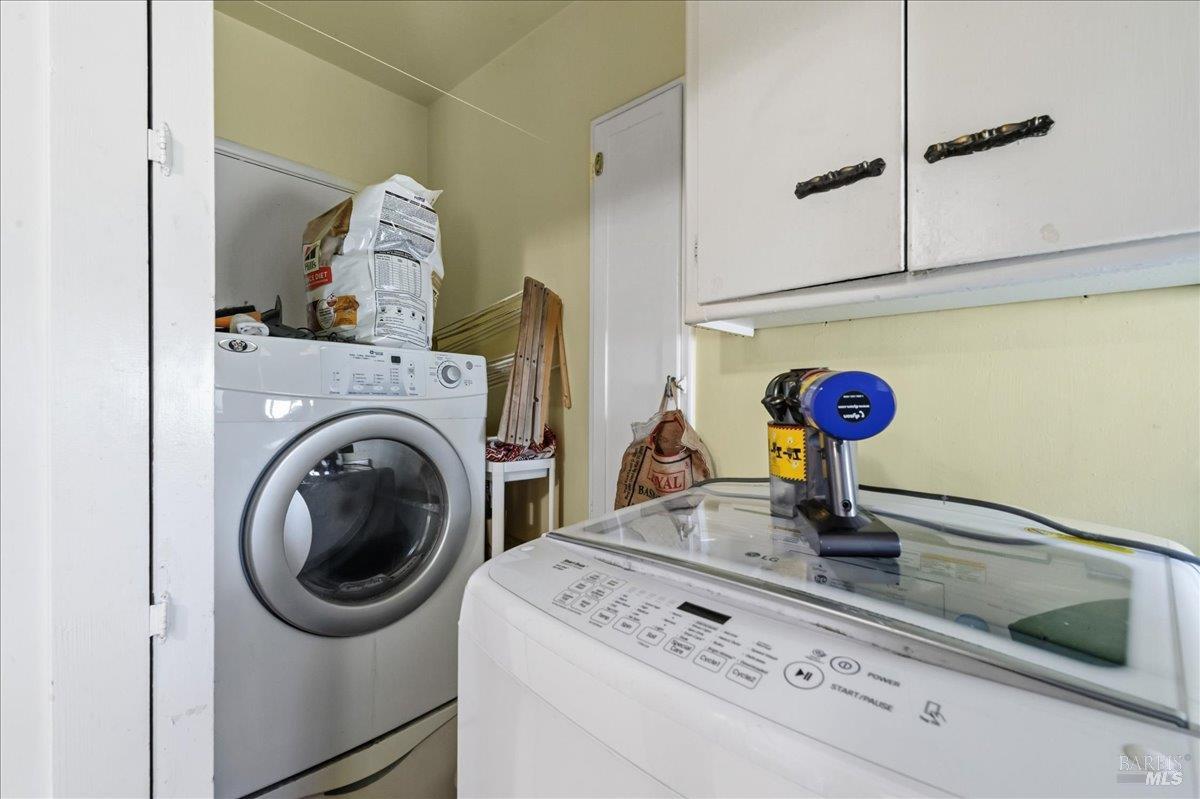 3306 Jordan Road Oakland, CA 94602 - Photo 26 of 41 Laundry room