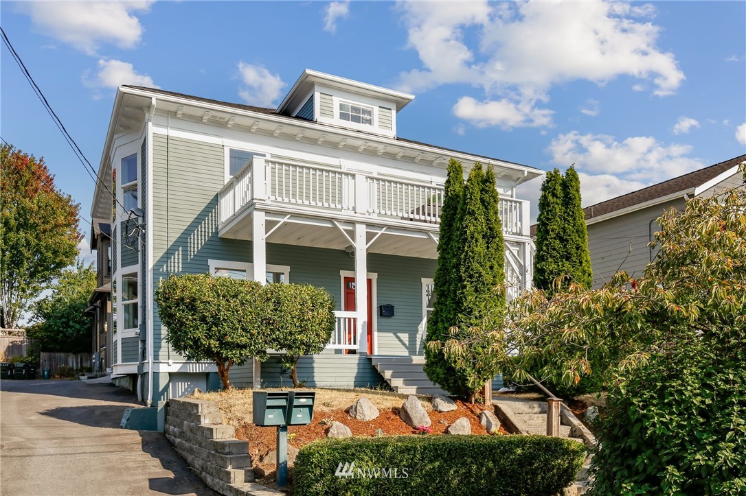 162 18th Avenue Seattle, WA 98122 - Photo 2 of 38 front view of a house with a garden