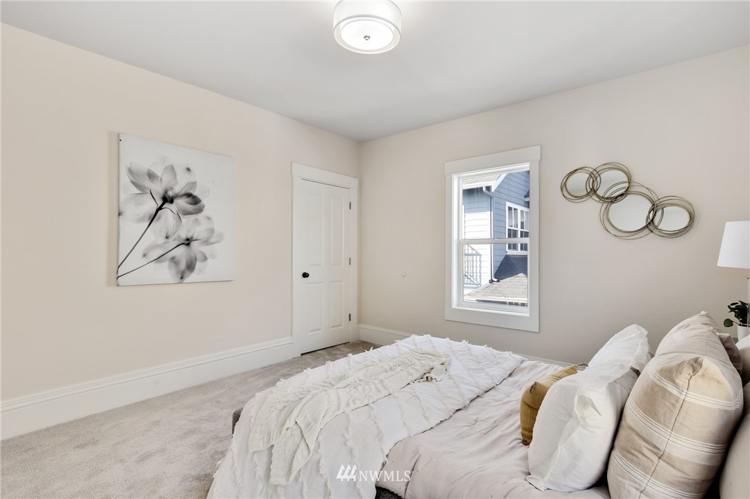 162 18th Avenue Seattle, WA 98122 - Photo 17 of 38 a bedroom with a bed and a painting on the wall
