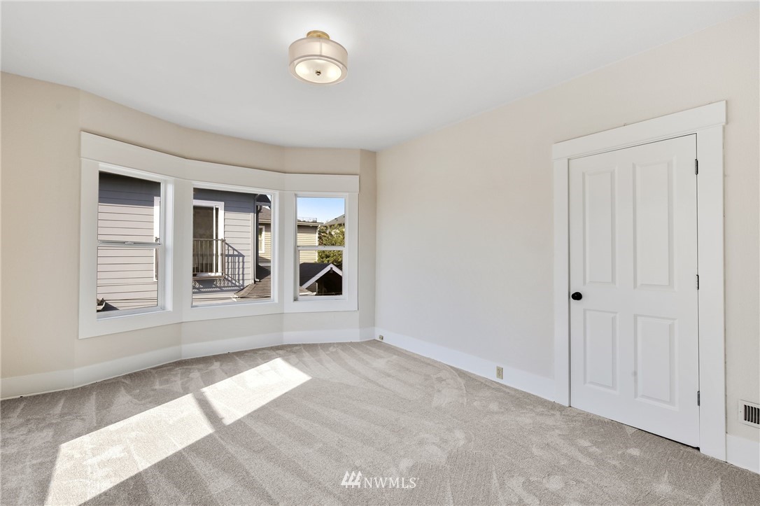 162 18th Avenue Seattle, WA 98122 - Photo 23 of 38