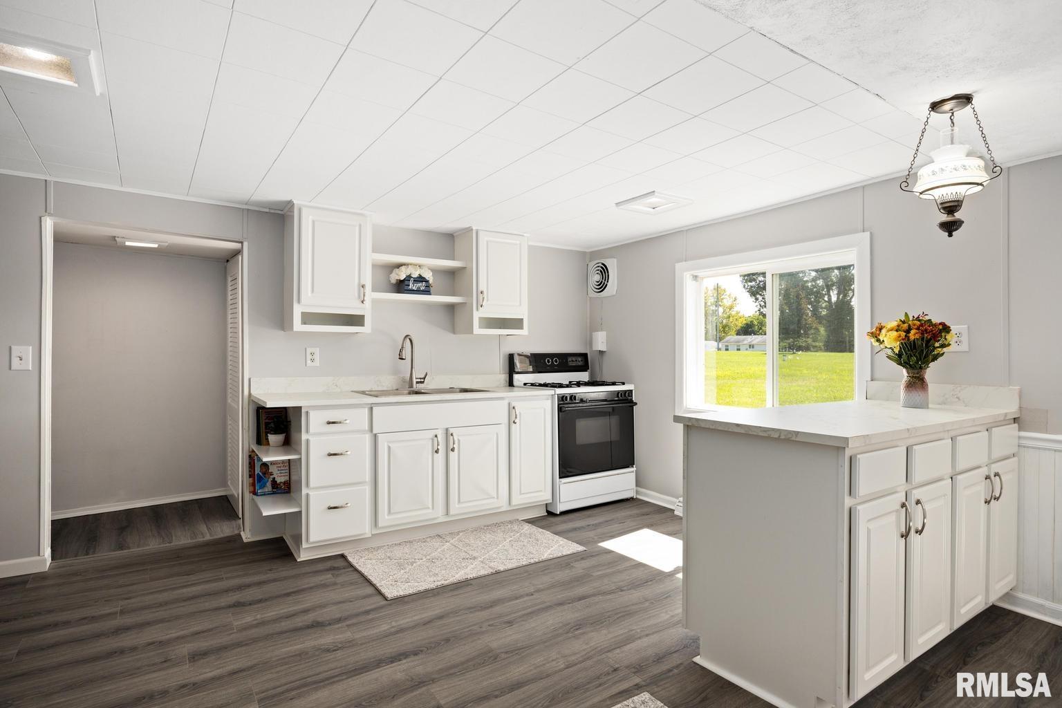5224 North Koerner Road Peoria, IL 61615 - Photo 12 of 46 Gallery Image 12