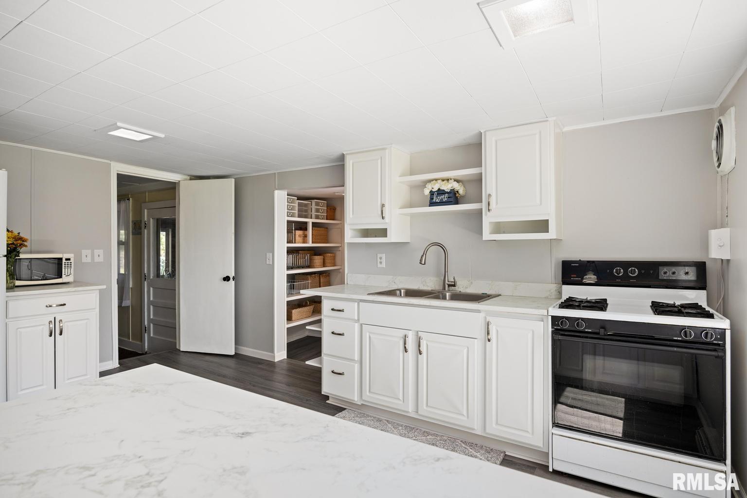 5224 North Koerner Road Peoria, IL 61615 - Photo 13 of 46 Gallery Image 13