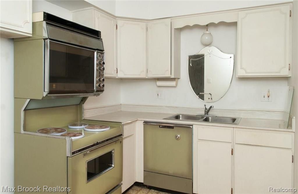 100 West Hickory Grove Road, Unit 4 Bloomfield Hills, MI 48304 - Photo 6 of 11