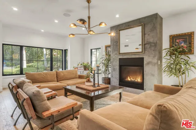 $3,895,000 | 18321 Lake Encino Drive, Encino, CA 91316