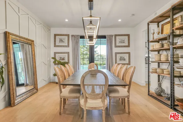 $3,895,000 | 18321 Lake Encino Drive, Encino, CA 91316